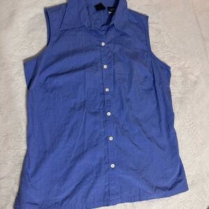 GAP Sleeveless Button-Front Shirt in Blue